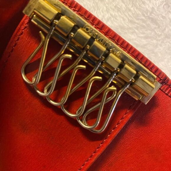 Authentic Louis Vuitton Vintage 1995 Red Epi Leather 6 Key Case - Picture 6 of 8